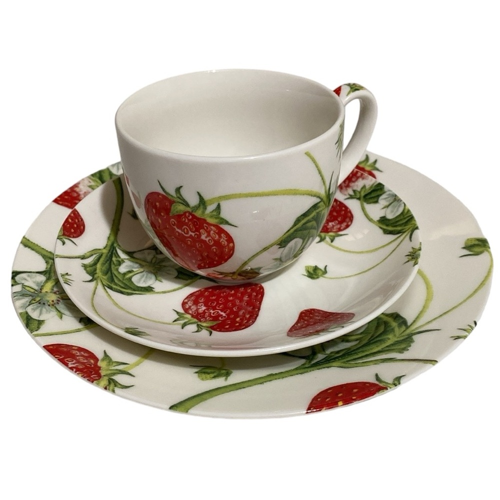 Creative Tops Berry Fields TeaCup Trio Set, Strawberries Blooms and Vines